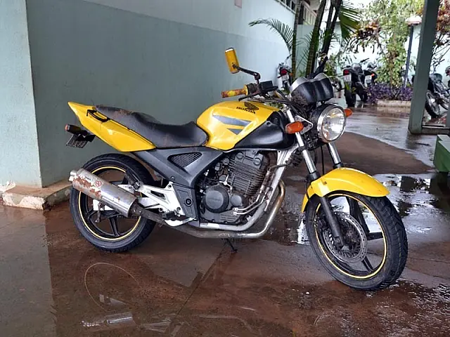 Jovem motociclista foge da Polícia Militar, cai e acaba detido