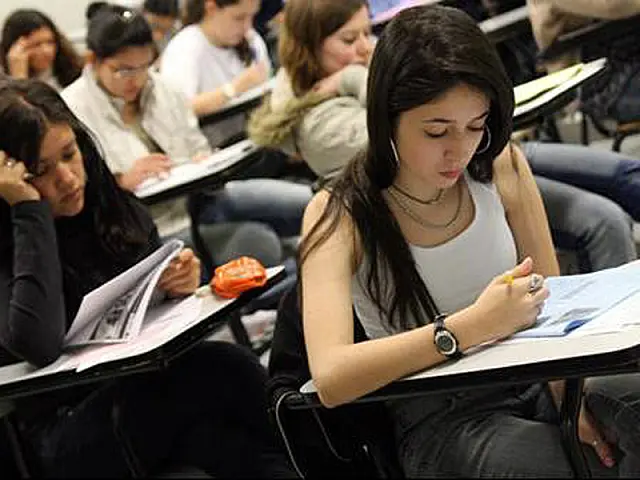 Reposição de aulas nas federais pode se estender até 2015