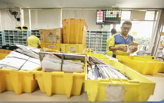 Correios anunciam PDV e concurso para contratar 3,2 mil carteiros