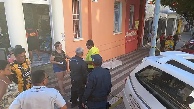 Idoso passa mal e morre na calçada