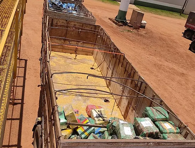 PRF apreende 8 toneladas de maconha em carreta