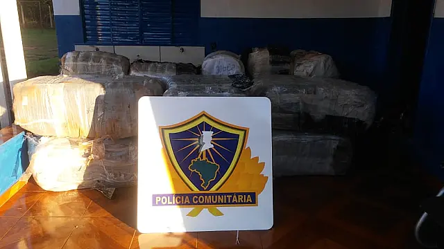 Polícia Militar apreende mercadorias contrabandeadas em ônibus
