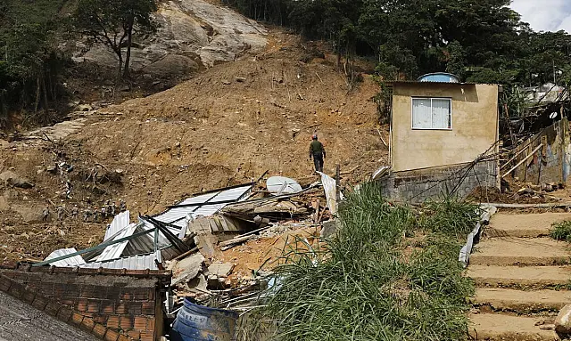 Petrópolis tem 876 abrigados em 13 pontos montados pela Prefeitura