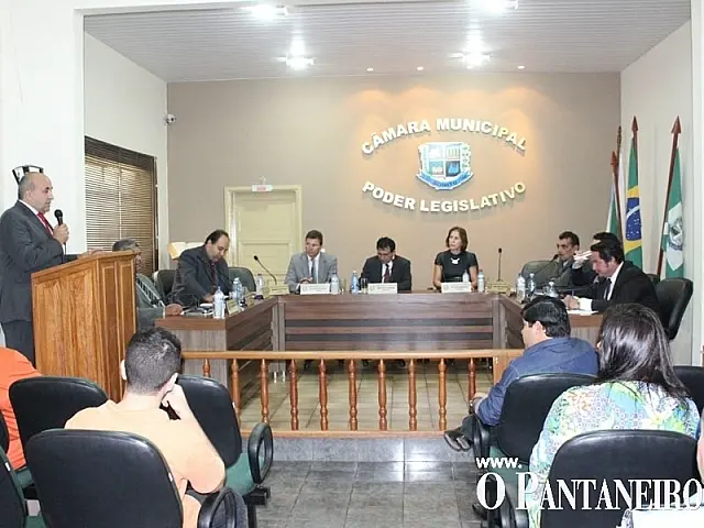 Ao contrário de Aquidauana, vereadores de Bonito cedem à pressão popular e desistem de aumento