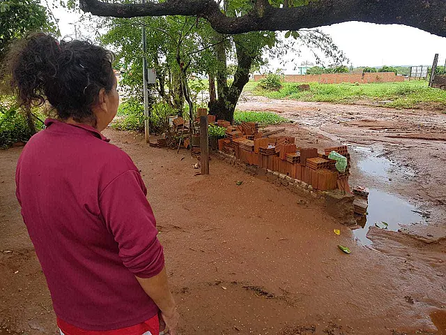 Chuva é sinal de problema para moradores do Jardim Campanário, em Anastácio