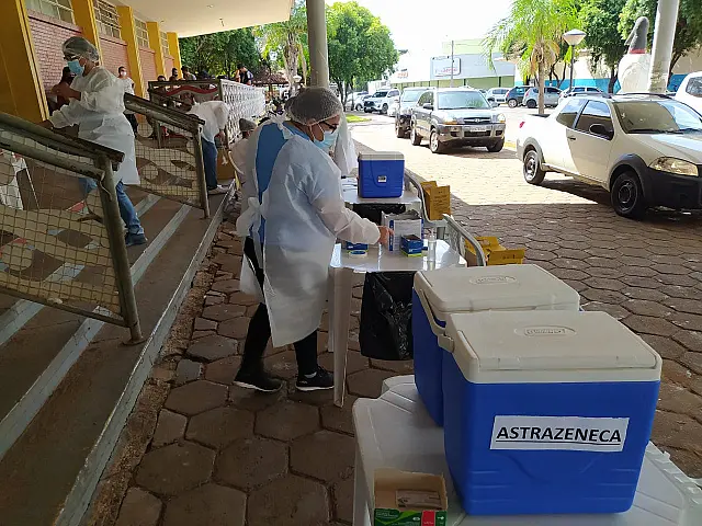 Vacinação no drive-thru segue até às 13h30
