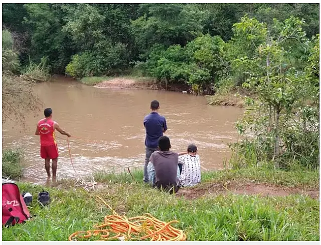 Bombeiro encontra corpo de menino que morreu afogado após brincadeira em MS