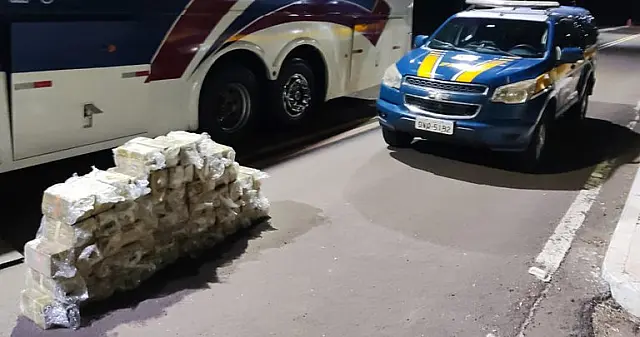 PRF apreende 210 kg de cocaína em Bataguassu