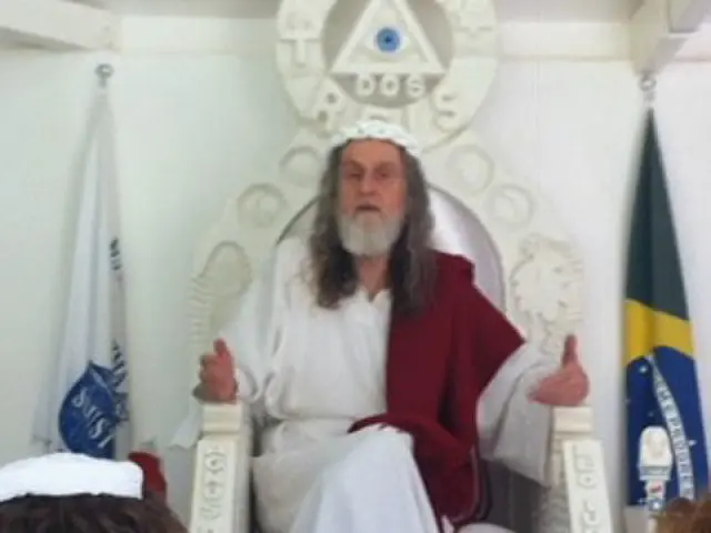 Inri Cristo desdenha de profecia maia e diz que o mundo acaba todo dia