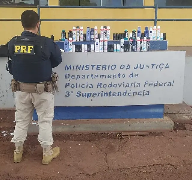 PRF apreende cocaína escondida em frascos de perfumaria