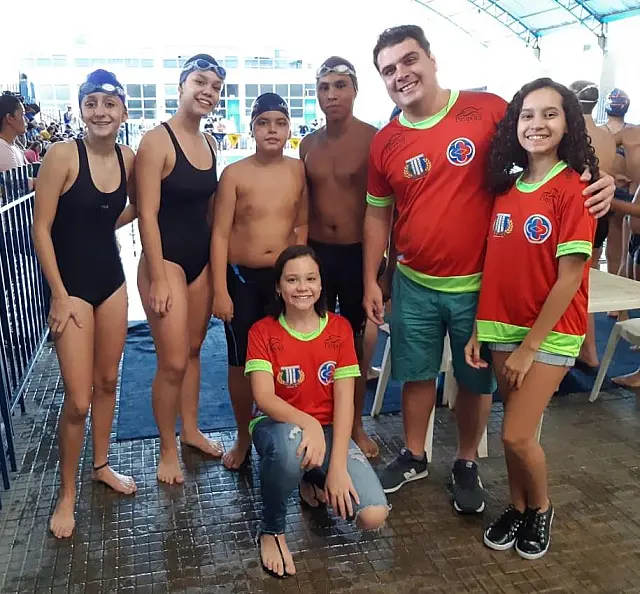 Aquidauanenses conquistam título de natação na 1ª competição como federados