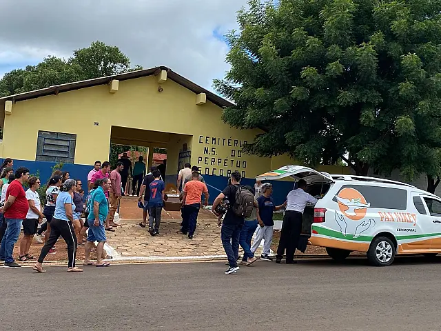 Amigos e familiares se despedem de anastaciano que morreu na BR-262