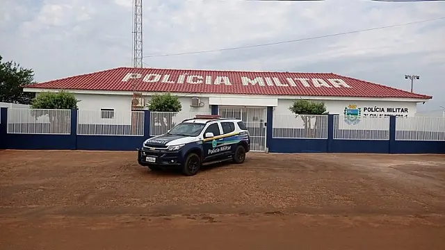 Homem é preso após mostrar o pênis e urinar em casas