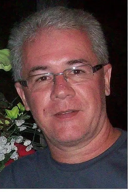 Amigos da Educação, alunos e familiares lamentam a morte do professor Salvador