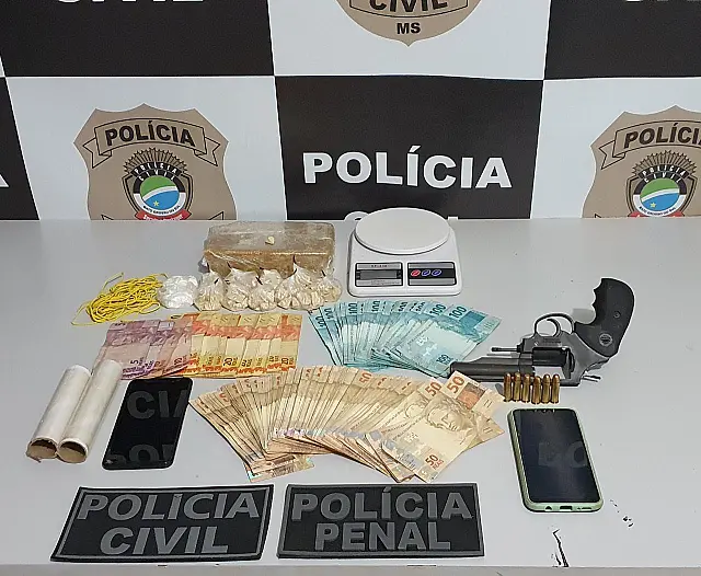 Casal do tráfico é preso com arma, drogas e R$ 10 mil em Ladário