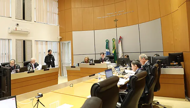 Justiça condena empresa a indenizar consumidor por obra de piscina abandonada