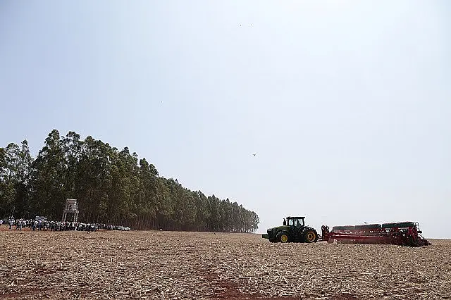 Abertura oficial do plantio da soja em MS reúne 400 pessoas