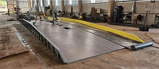 Estrutura metálica para recuperação de ponte sai de CG em direção a Corumbá