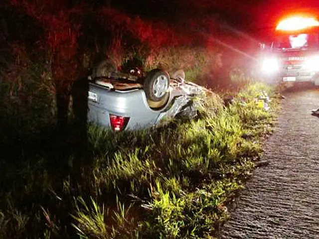 Acidente mata grávida de quatro meses e condutor de carro de passeio