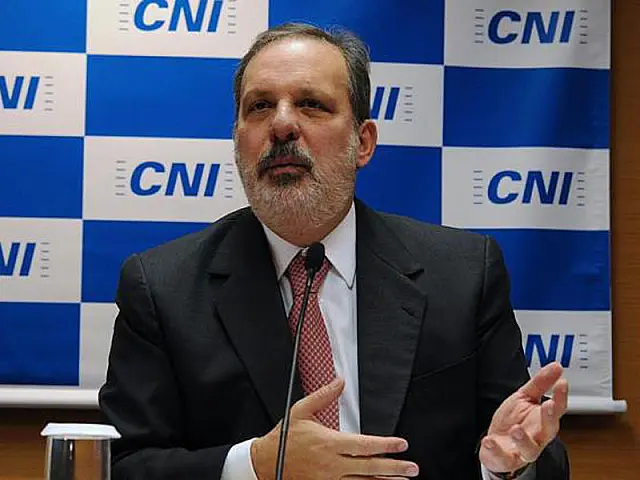 Futuro ministro do Desenvolvimento, Armando Monteiro critica burocracia