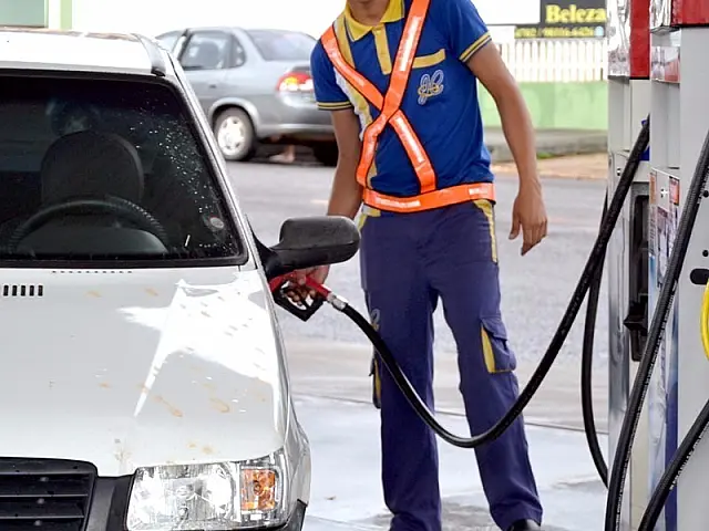 Com novo aumento no preço da gasolina, administradores de postos e clientes sentem diferença no bolso