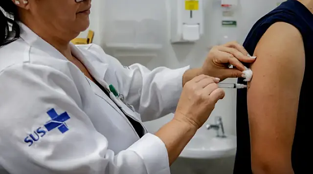 Ministério da Saúde amplia idade para receber vacina contra a dengue