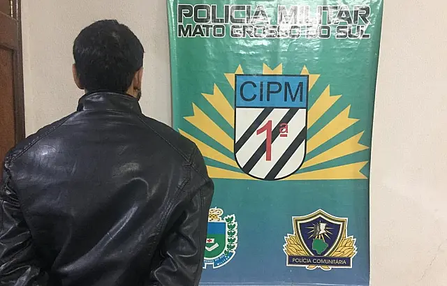 Homem é preso após ser flagrado pilotando embriagado