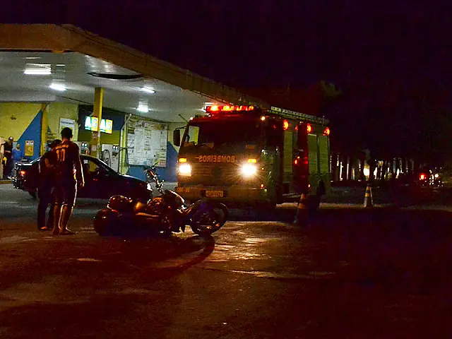 Corpo de Bombeiros atende acidente entre motos no Centro de Anastácio