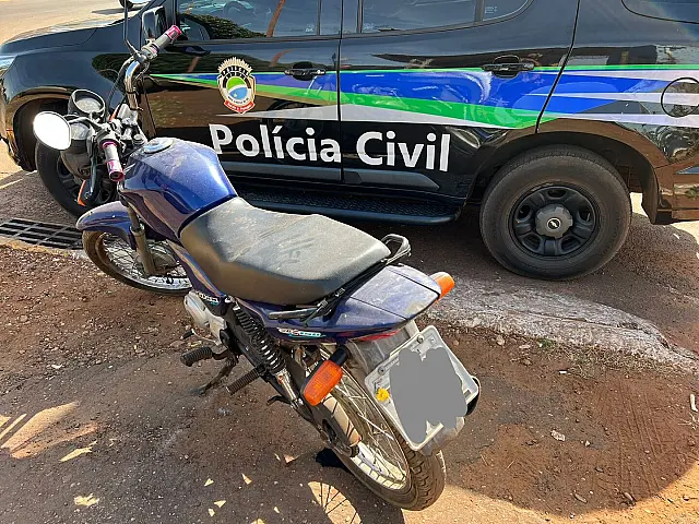 Polícia Civil prende suspeitos e recupera motocicleta furtada