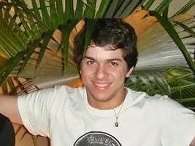 Jovem de 27 anos morre ao perder controle de veículo e capotar