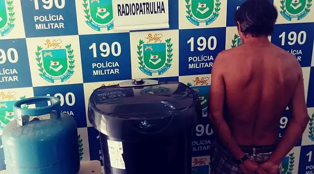 Foragido é preso depois de furtar máquina e botijão da vizinha em Aquidauana