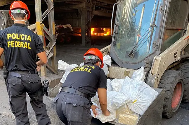 Polícia Federal queima 670 quilos de cocaína em Corumbá