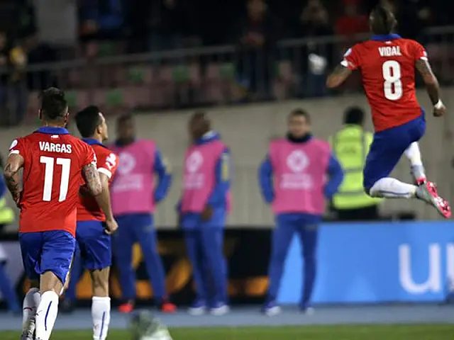 Controlado: Chile se afirma em estreia fria e vence Equador graças à precisão