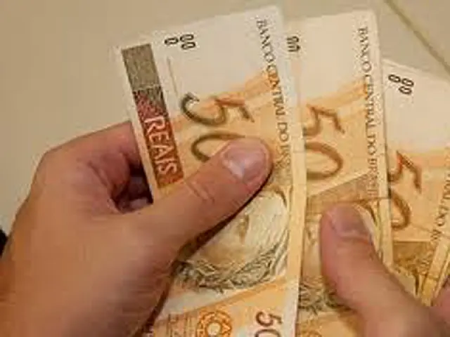 Lei estabelece que décimo terceiro deve ser pago em duas parcelas