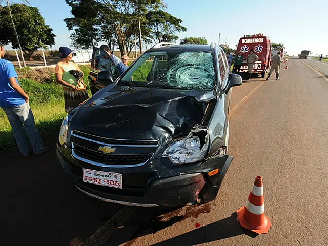 Ciclista morre atropelado por carro ao tentar atravessar rodovia BR-463