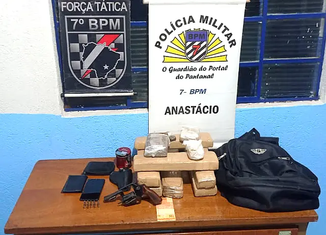 Adolescentes são apreendidos com drogas, arma e munições em Anastácio