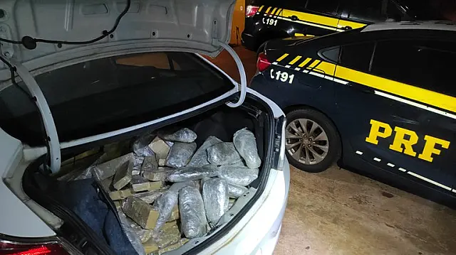 PRF apreende maconha, skunk e recupera veículo em Ponta Porã