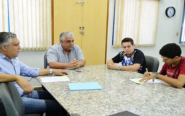 Prefeitura assina acordo de cooperação financeira do transporte universitário