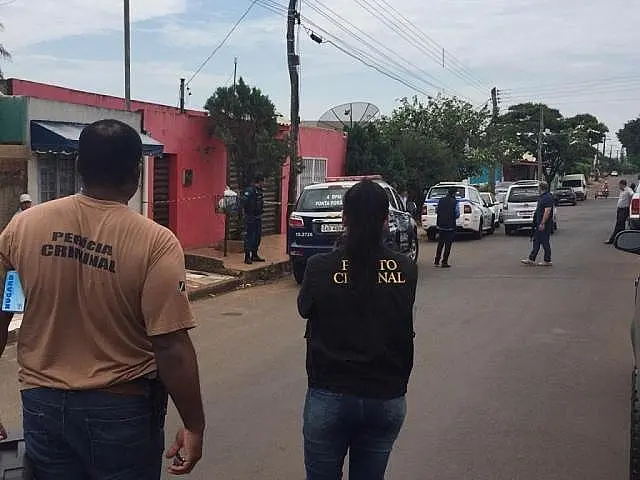 Homem é morto na frente do filho e polícia suspeita que alvo era outro