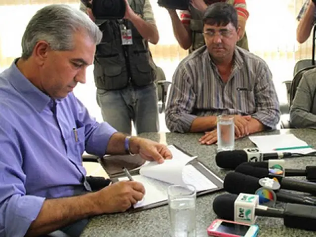 Lei que garante o reajuste salarial para os professores até 2021 é publicada no Diário Oficial