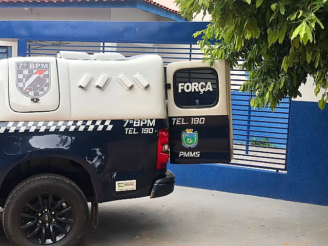 Jovem vai parar na Delegacia após empinar moto na frente da PM em Anastácio