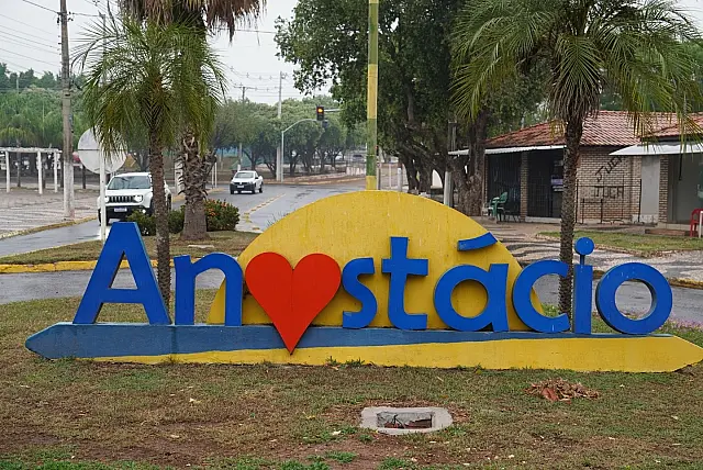 Anastácio intensifica combate à dengue com carro fumacê na Vila Santa Maria