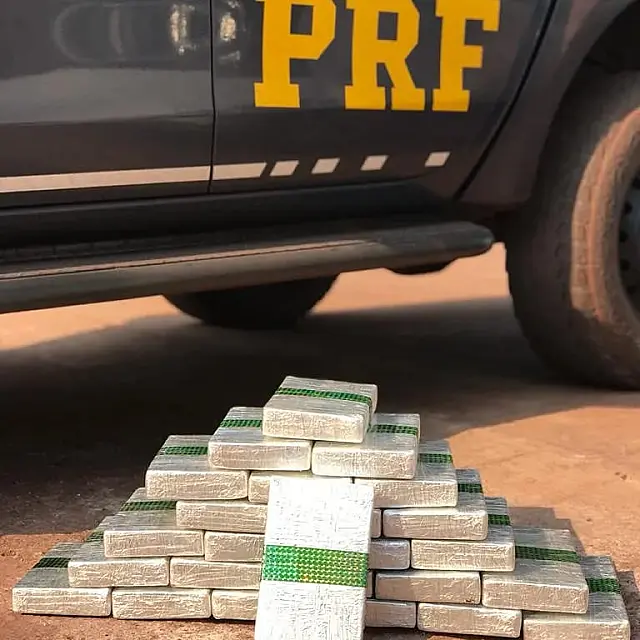 PRF apreende droga em veículo que transportava criança