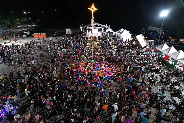 Praça Arandu recebe Papai Noel em festa na Cidade Feliz