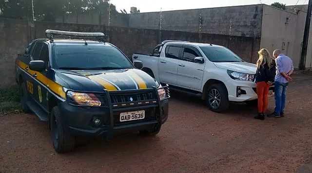 PRF desconfia de nervosismo de condutor e recupera caminhonete de luxo clonada