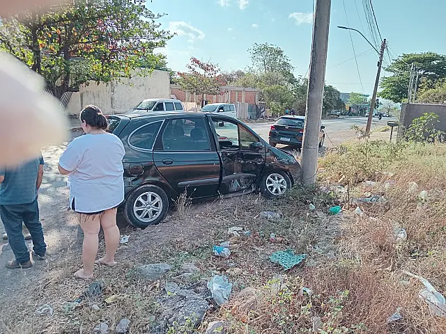 Acidente entre dois carros deixa três feridos no Aeroporto, em área atendida pela PRF