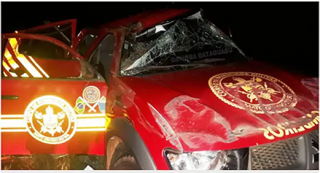 Bombeiros sofrem acidente na BR-338