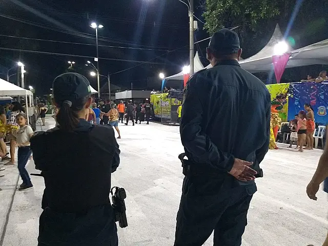 Foragido briga com a mulher em festa de Carnaval e acaba preso pela PM