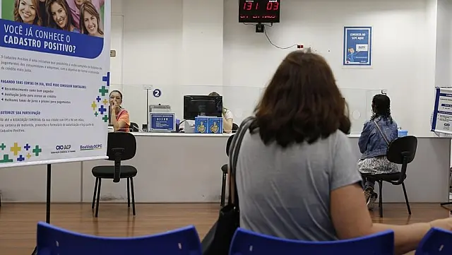 Brasileiros com nome em cadastro de devedores chegam a 40,5% da população