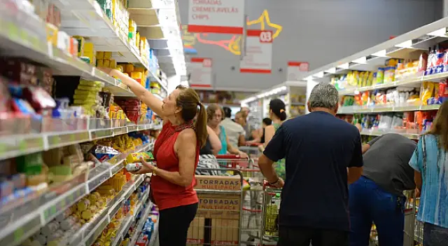 Consumo das famílias mantém-se em alta no mês de abril